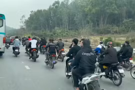 Công an tỉnh Thanh Hóa vào cuộc xác minh nhóm thanh niên 'đầu trần' chạy xe trên quốc lộ