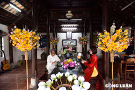 Huế hoài cổ trong sắc màu hoa giấy Thanh Tiên
