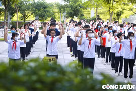 Bão Matmo suy yếu, Hà Nội phát văn bản hỏa tốc yêu cầu linh hoạt điều chỉnh kế hoạch dạy - học