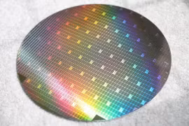 Tổng thống Trump có thể buộc TSMC mua cổ phần tại Intel Foundry Services không?