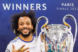 Cựu đội trưởng Real Madrid tuyên bố giải nghệ