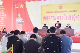Phú Thọ: 8 bị cáo hầu tòa lưu động về tội "Cố ý gây thương tích" và "Gây rối trật tự công cộng"