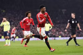 Diallo lập hat-trick, Man Utd ngược dòng đánh bại Southampton