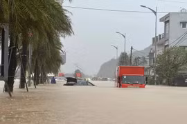 Gia Lai: Nước lũ tiếp tục dâng cao, nhiều điểm ngập vượt đỉnh lũ lịch sử năm 2009