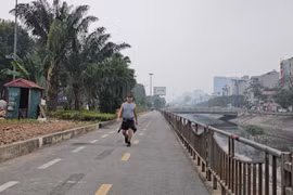 Sông Tô Lịch ô nhiễm, tuyến đường dành riêng cho xe đạp và người đi bộ "ế ẩm"