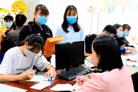 2 nhóm học sinh, sinh viên không phải đóng học phí