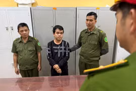 TP. Huế: Bố đưa con đi học, tiện tay cướp giật luôn dây chuyền của bạn cùng trường