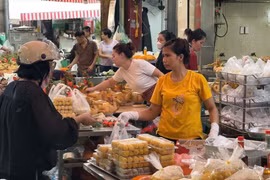 'Chợ nhà giàu' Hà Nội nhộn nhịp ngày Rằm tháng 7