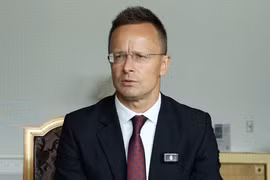 Ngoại trưởng Hungary tuyên bố không bao giờ viện trợ vũ khí cho Ukraine