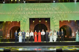 Trao giải báo chí về phát triển văn hóa và xây dựng người Hà Nội thanh lịch, văn minh