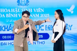 Đạo diễn Hải Triều nói gì khi ngồi ghế nóng Hoa hậu Sinh viên Hòa bình Việt Nam?
