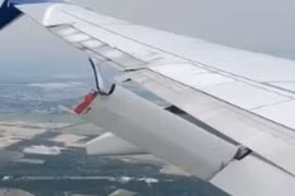 Video máy bay Boeing 737 gãy cánh khi đáp xuống Texas