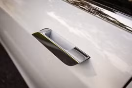 Tesla bị điều tra vì tay nắm cửa có thể khiến người mắc kẹt bên trong