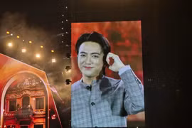 Concert 'Việt Nam trong tôi' diễn ra đầy cảm xúc, quyên góp được 4,2 tỷ đồng ủng hộ đồng bào miền Trung chịu thiệt hại vì bão số 5