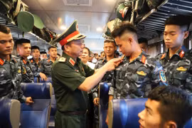 Bộ Quốc phòng tiễn đoàn diễu binh, diễu hành A80 trở về đơn vị công tác