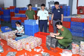 Phát hiện cơ sở sản xuất thực phẩm, bánh kẹo sử dụng nguyên liệu không rõ nguồn gốc, xuất xứ tại Ninh Bình