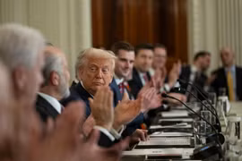 Ông Trump tiếp các nhà lãnh đạo tiền điện tử, giá Bitcoin giảm