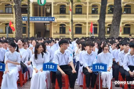 Ủng hộ trên 20 triệu, phụ huynh được vinh danh kim cương, nhà trường nói gì?