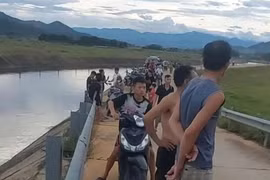 Hai anh em đuối nước khi cứu nhau dưới kênh