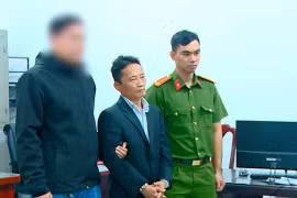 Khởi tố Bình "con", người cầm kiếm dọa chém nữ công nhân vì ngăn hái hoa