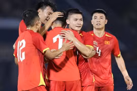 Hai Long và Văn Vĩ ghi bàn, Việt Nam thắng sát nút Campuchia