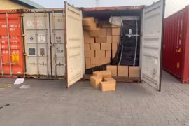 Bắt tạm giam Giám đốc Công ty TNHH Profit buôn lậu thực phẩm chức năng quy mô lớn