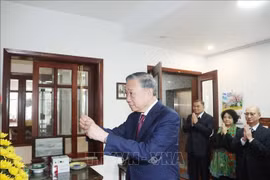 Tổng Bí thư Tô Lâm dâng hương tưởng niệm Thủ tướng Phạm Văn Đồng