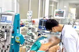 Nam thanh niên nguy kịch vì nghi nhiễm liên cầu lợn do ăn tiết canh