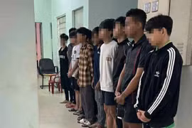 TP.HCM: Triệu tập nhóm thanh thiếu niên chạy xe máy mang theo hung khí