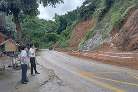 Giao thông đường bộ cơ bản thông suốt sau bão số 3 (Wipha)