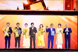 Bà Mai Kiều Liên được vinh danh lãnh đạo truyền cảm hứng sáng tạo tại Vạn Xuân Awards 2025