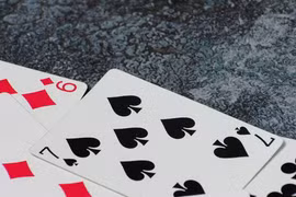 Tổng thống Donald Trump 'chơi bài poker' với lệnh tạm dừng áp thuế trong 90 ngày khi ông 'chờ xem ai sẽ úp bài’
