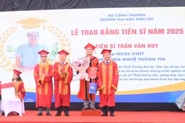 Trường Đại học Điện lực tưng bừng tổ chức Lễ tốt nghiệp và trao bằng đợt 2