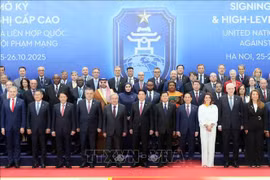 Chủ tịch nước Lương Cường đón các Trưởng đoàn cấp cao dự Lễ mở ký Công ước Hà Nội