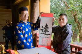 Tái hiện lễ hạ nêu, khai ấn tân niên tại Hoàng cung Huế