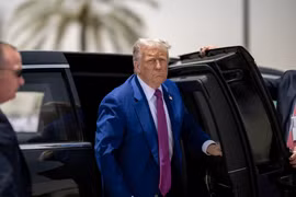 Ông Trump 'dỗi' Tim Cook vì không chuyển sản xuất iPhone về Mỹ