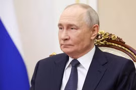 Tổng thống Putin an toàn sau khi trực thăng rơi vào trong vùng không kích của Ukraine