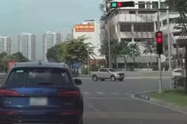 Công an TP HCM truy tìm ô tô Audi 'chạy đến đâu đèn xanh đến đó'