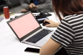 AI có thể giúp báo chí xây dựng lại mối quan hệ 'đang rạn nứt' với độc giả?