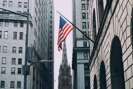 Người Mỹ ồ ạt nhập tịch Anh sau khi ông Trump tái đắc cử