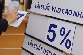 'Tranh thủ' việc người dân gửi tiền nhiều sau Tết, một số ngân hàng tăng mức lãi suất huy động