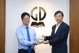 Nhà xuất bản Giáo dục Việt Nam làm việc với Tập đoàn Xuất bản và Truyền thông Phượng Hoàng, Giang Tô, Trung Quốc