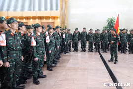 Hình ảnh 80 quân nhân lên đường sang Myanmar hỗ trợ khắc phục hậu quả động đất