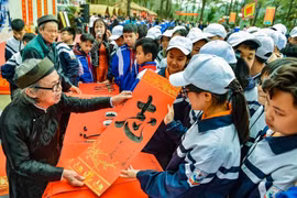 Lễ khai bút đầu xuân tại đền thờ thầy giáo Chu Văn An