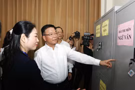 Phó Thủ tướng Lê Thành Long kiểm tra việc chuẩn bị kỳ thi tốt nghiệp THPT tại tỉnh Quảng Ninh