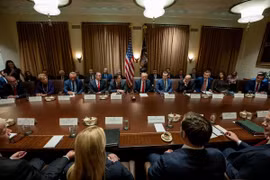 Cuộc họp nội các đầu tiên của ông Trump: Sa thải nhiều hơn và giảm thuế