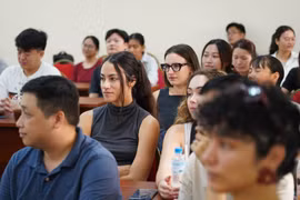 Sinh viên quốc tế được phép làm thêm tối đa 20 giờ/tuần tại Việt Nam