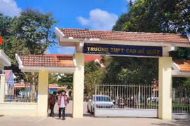 Kỷ luật cảnh cáo nữ hiệu trưởng cho học sinh lớp 12 tự nguyện nghỉ học