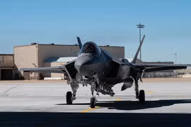 Chiến đấu cơ được 'tái chế' từ hai xác máy bay F-35