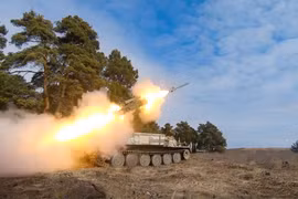 Ukraine và Nga đồng loạt tấn công dữ dội trong đêm